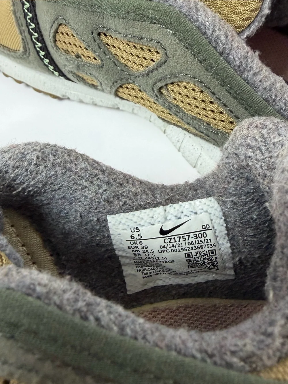 Nike Free Terra Vista Sneakers